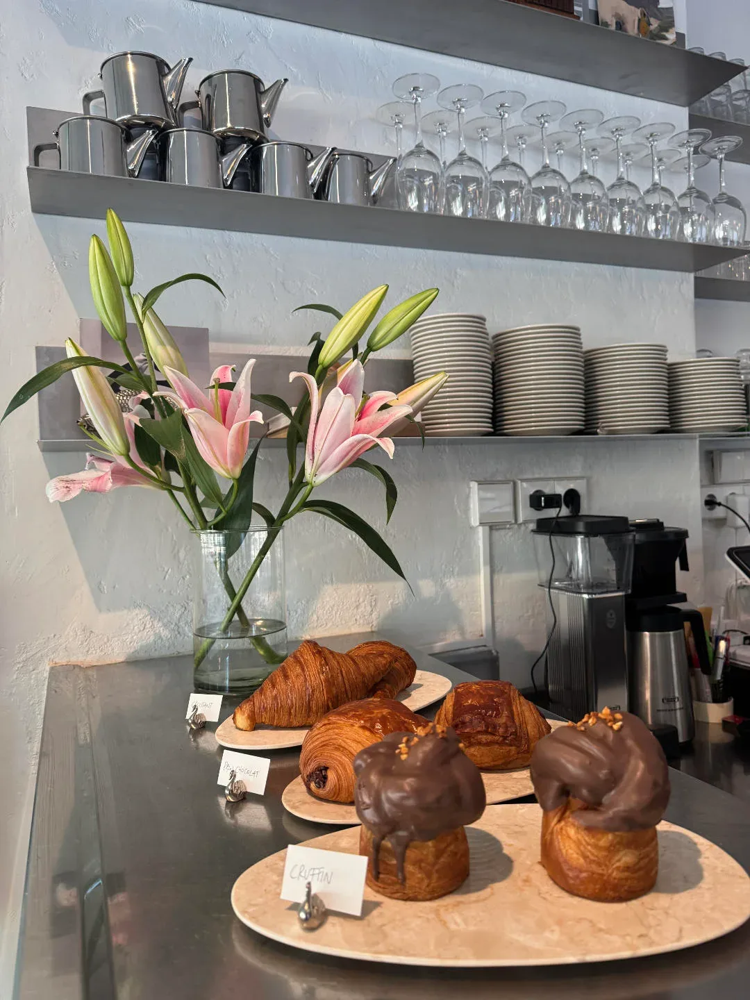 Ambiente de brunch en barcelona en CAFE BAR LA VICTORIA